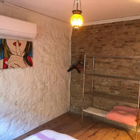 Ozzy Homes Apartment *