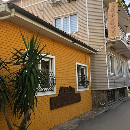 Ozzy Homes Apartment